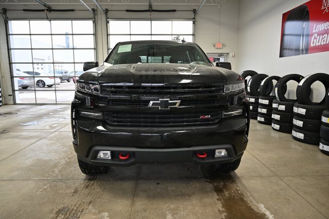 Used 2020 Chevrolet Silverado 1500 LT Trail Boss w/ Midnight Edition image 2