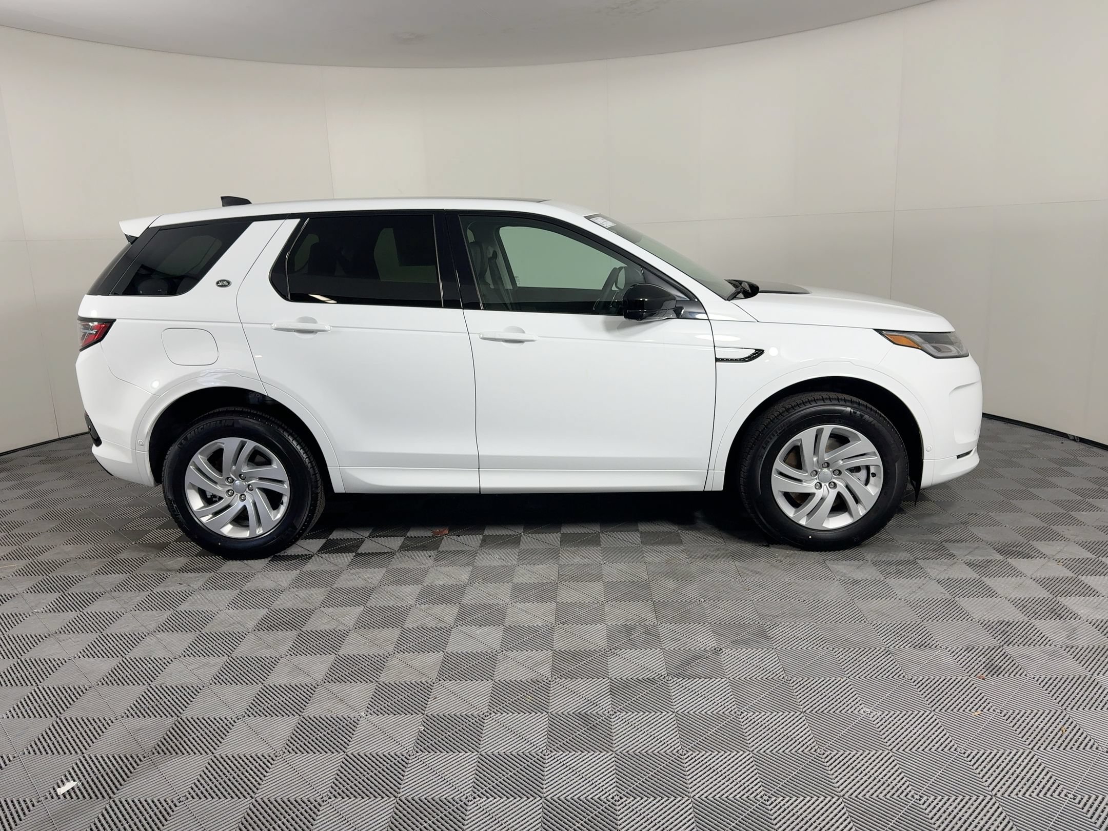 Used 2025 Land Rover Discovery Sport S AWD/4WD image 8