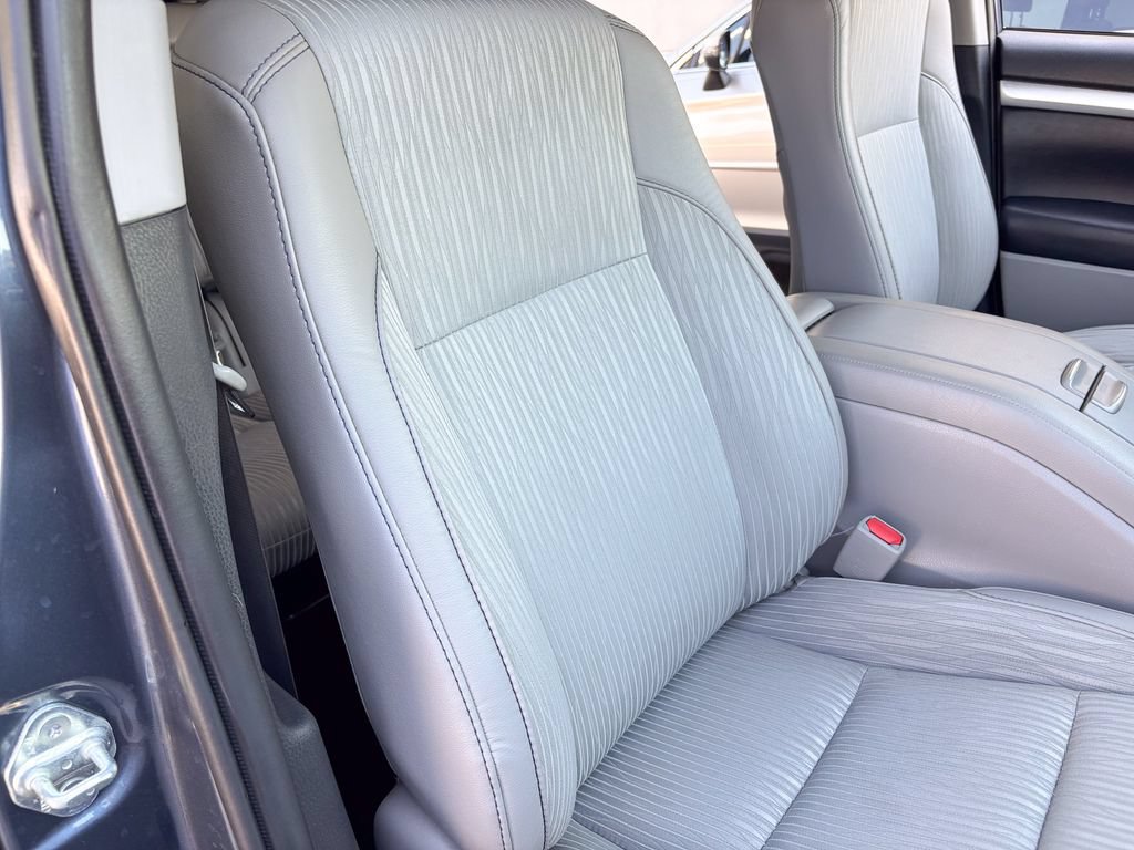 Used 2019 Toyota Highlander Plus AWD/4WD image 26