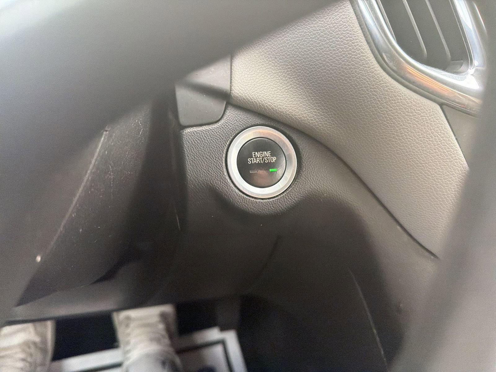 Used 2018 Chevrolet Equinox LS image 17