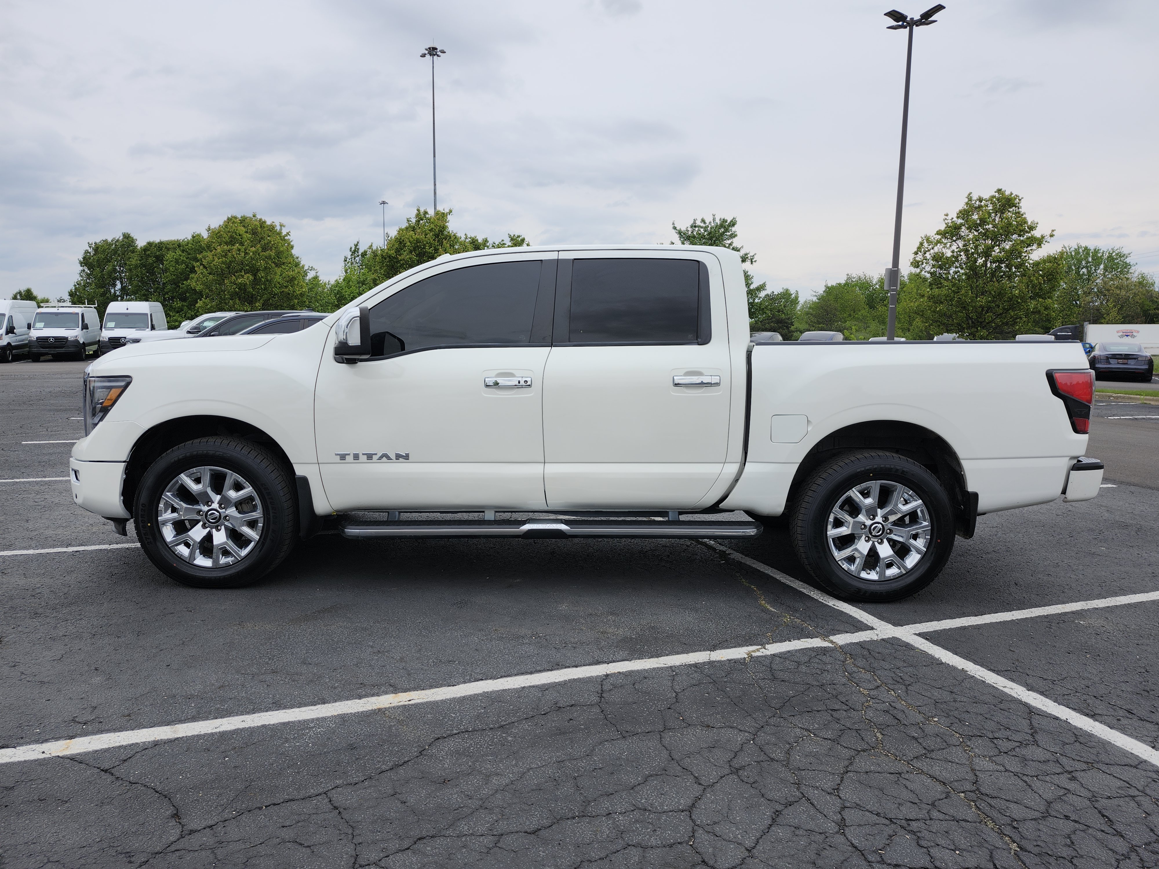 Used 2021 Nissan Titan SL w/ Moonroof Package AWD/4WD image 19