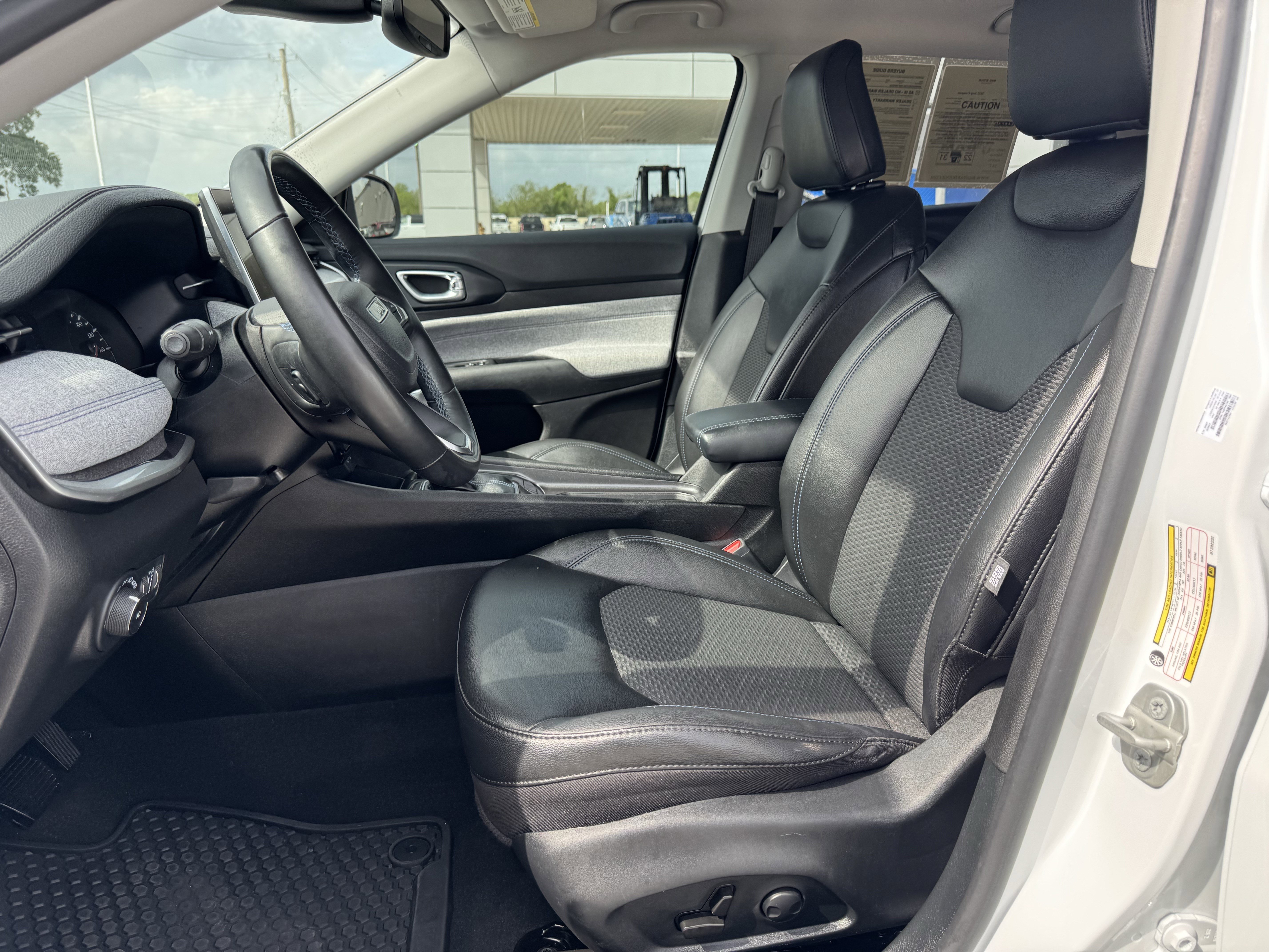 Used 2022 Jeep Compass Latitude w/ Convenience Group image 28
