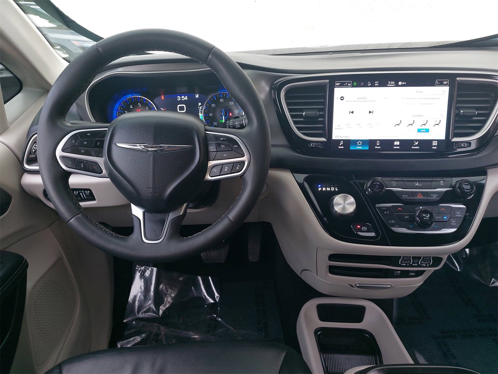 Used 2022 Chrysler Pacifica Touring-L image 18