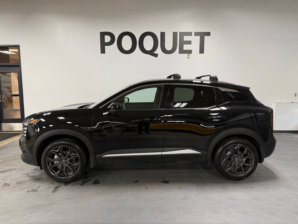 Used 2025 Nissan Kicks SR w/ SR Premium Package AWD/4WD image 1