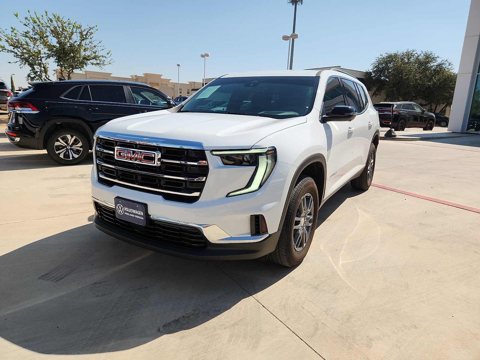 Used 2025 GMC Acadia Elevation w/ LPO, Floor Liner Package FWD image 2