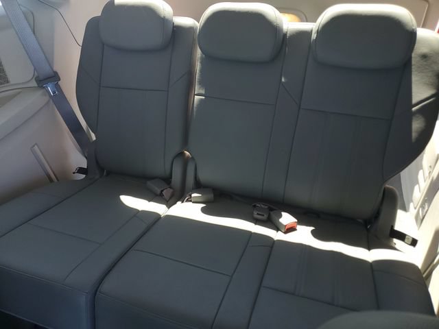 Used 2008 Chrysler Town & Country Touring FWD image 9
