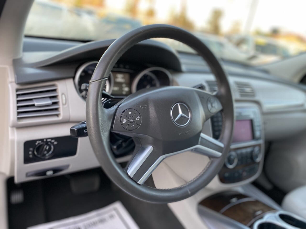 Used 2011 Mercedes-Benz R 350 4MATIC image 17