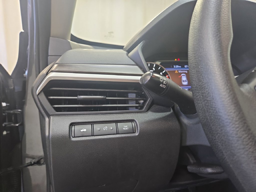 Used 2025 Nissan Altima 2.5 SV FWD image 23