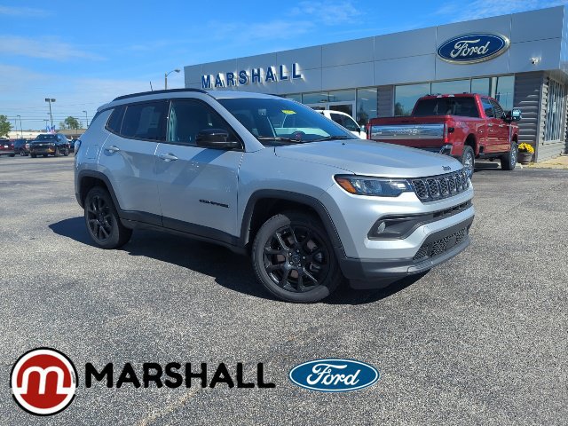 Used 2025 Jeep Compass Latitude w/ Convenience Group AWD/4WD image 1