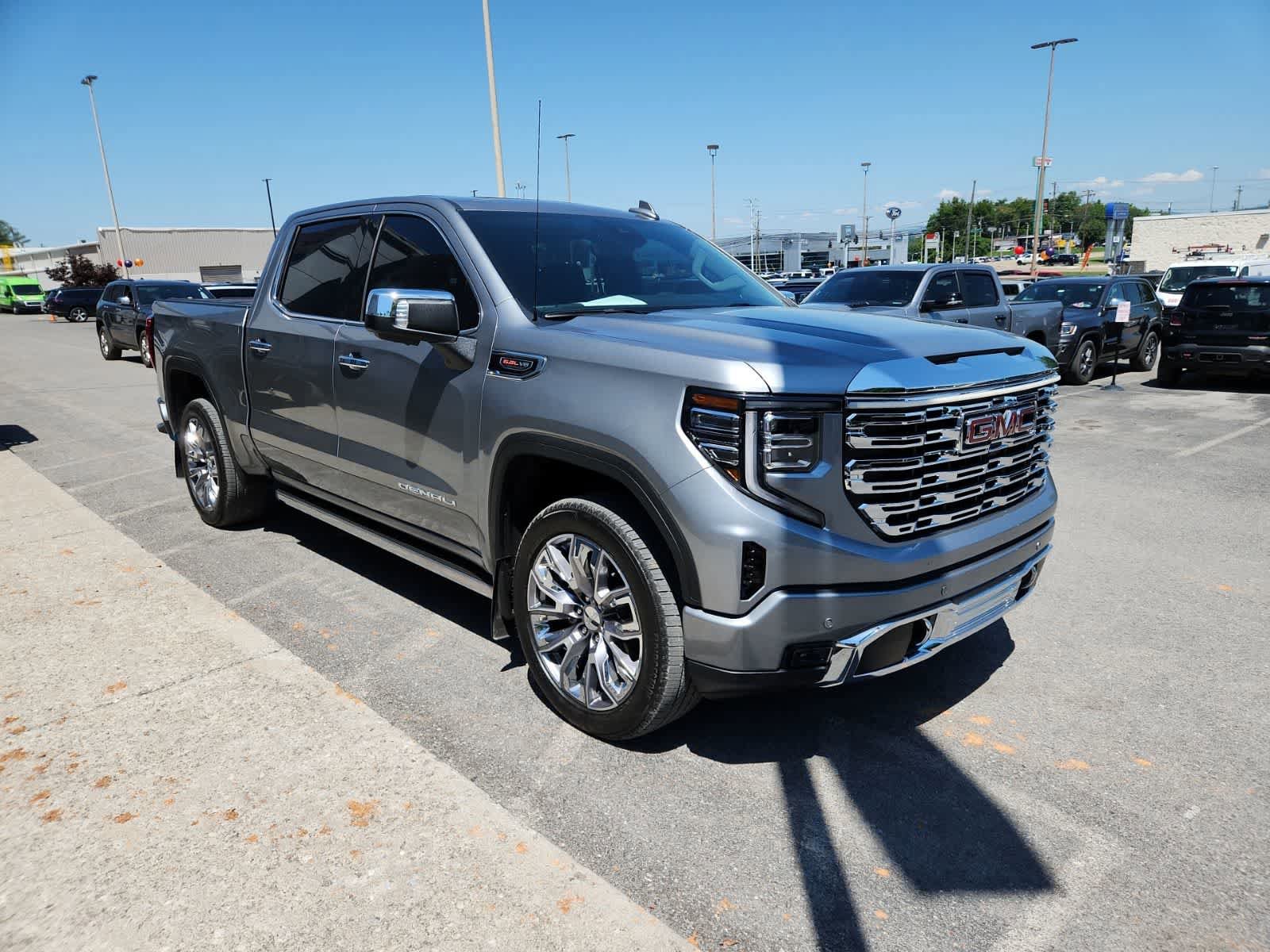 Used 2026 GMC Sierra 1500 Denali w/ Denali Reserve Package AWD/4WD image 8