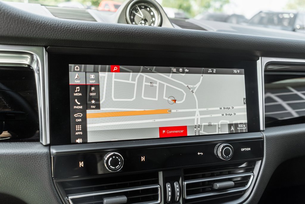 Used 2023 Porsche Macan image 20