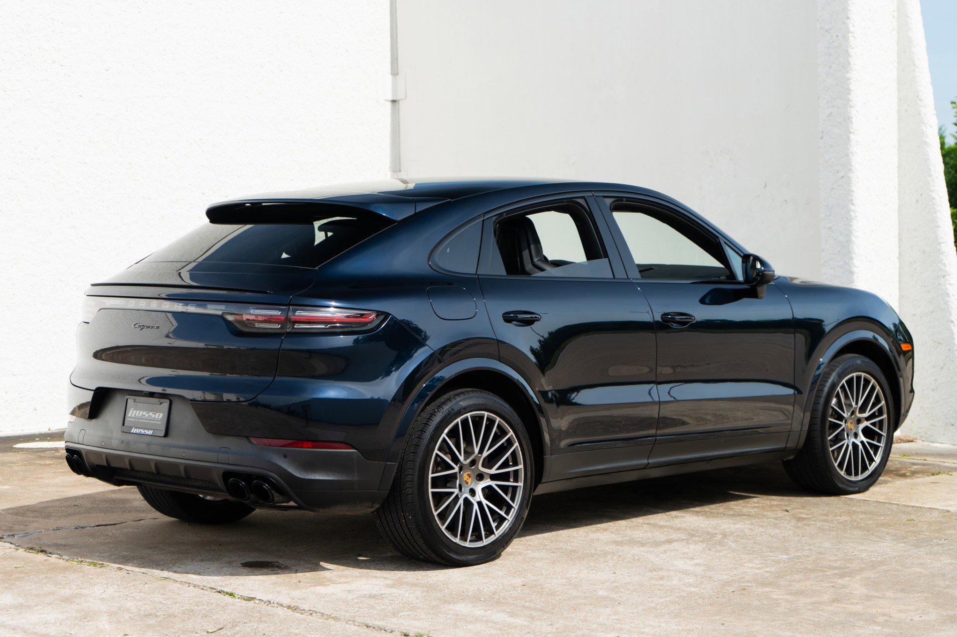 Used 2023 Porsche Cayenne Platinum Edition AWD/4WD image 9