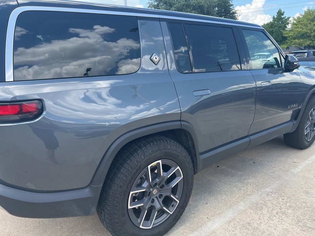 Used 2025 Rivian R1S Adventure AWD/4WD image 4