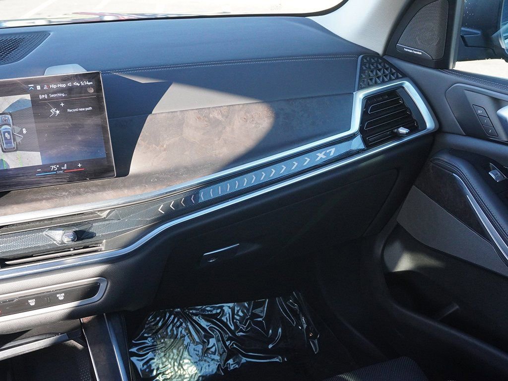 Used 2025 BMW X7 xDrive40i w/ Premium Package image 38