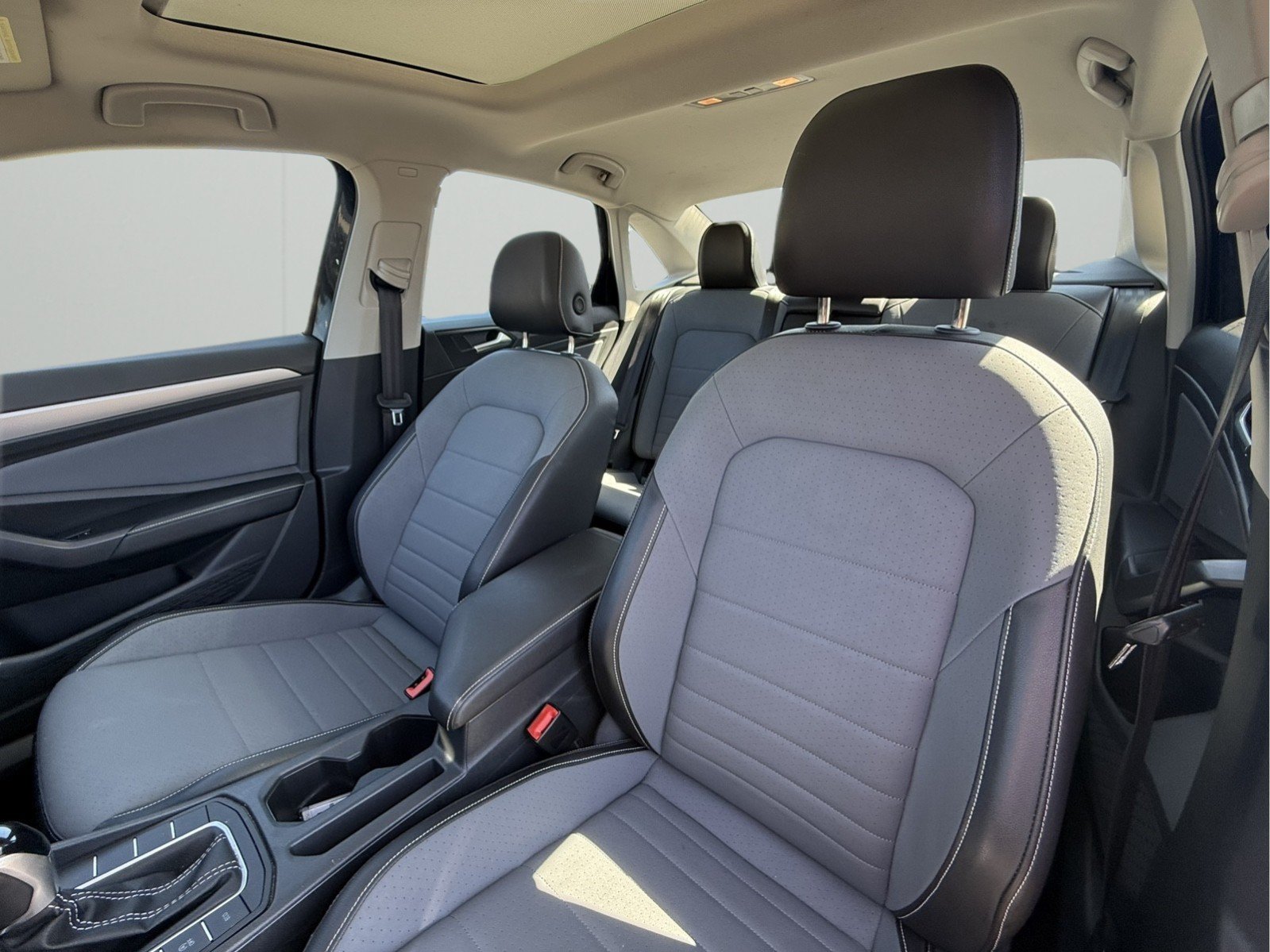 Used 2025 Volkswagen Jetta SE FWD image 10