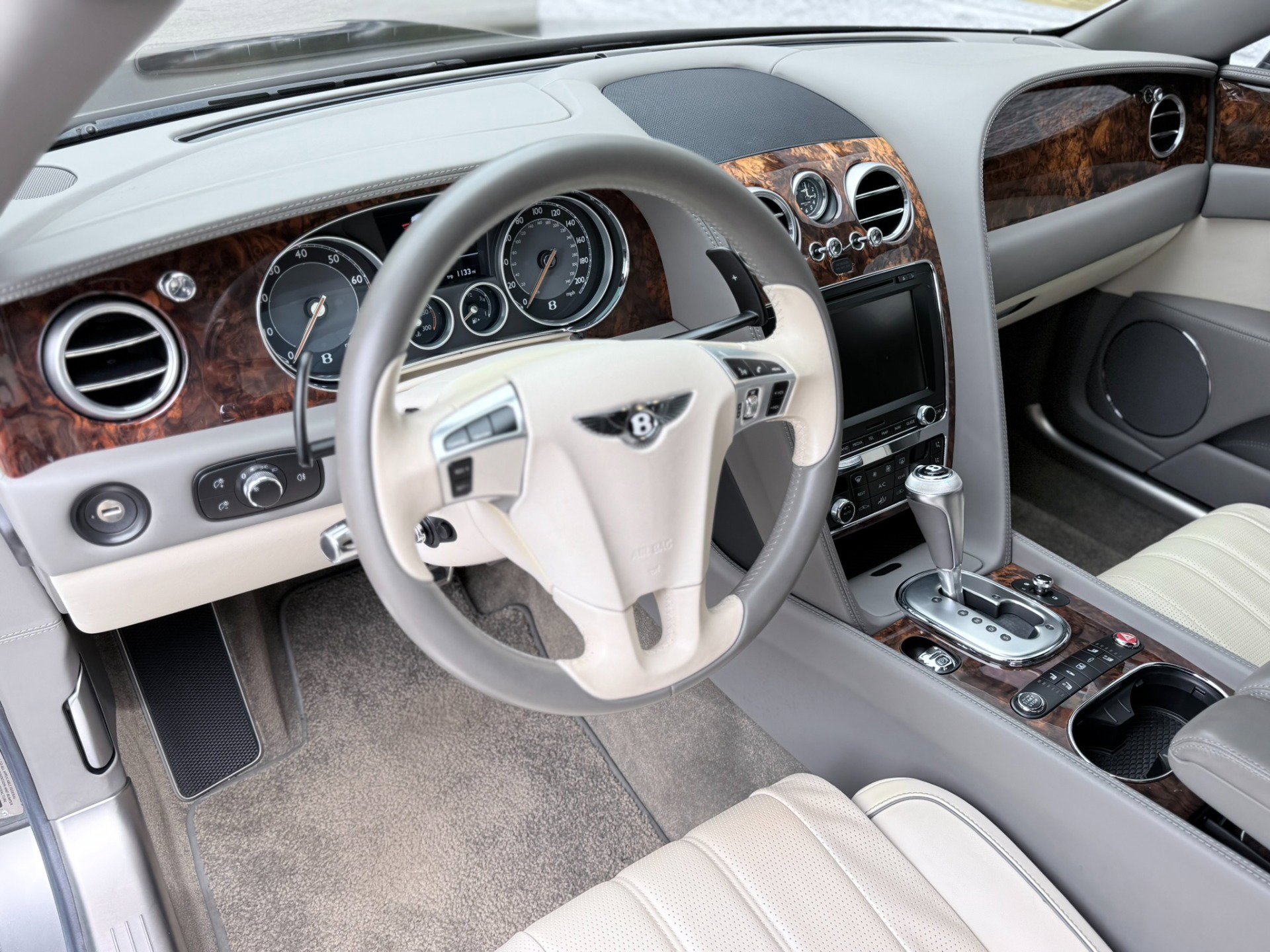 Used 2015 Bentley Flying Spur V8 AWD/4WD image 13