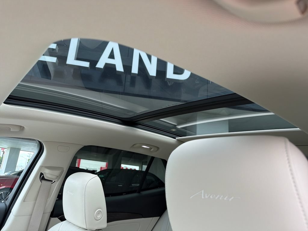 Used 2023 Buick Envision Avenir FWD image 21