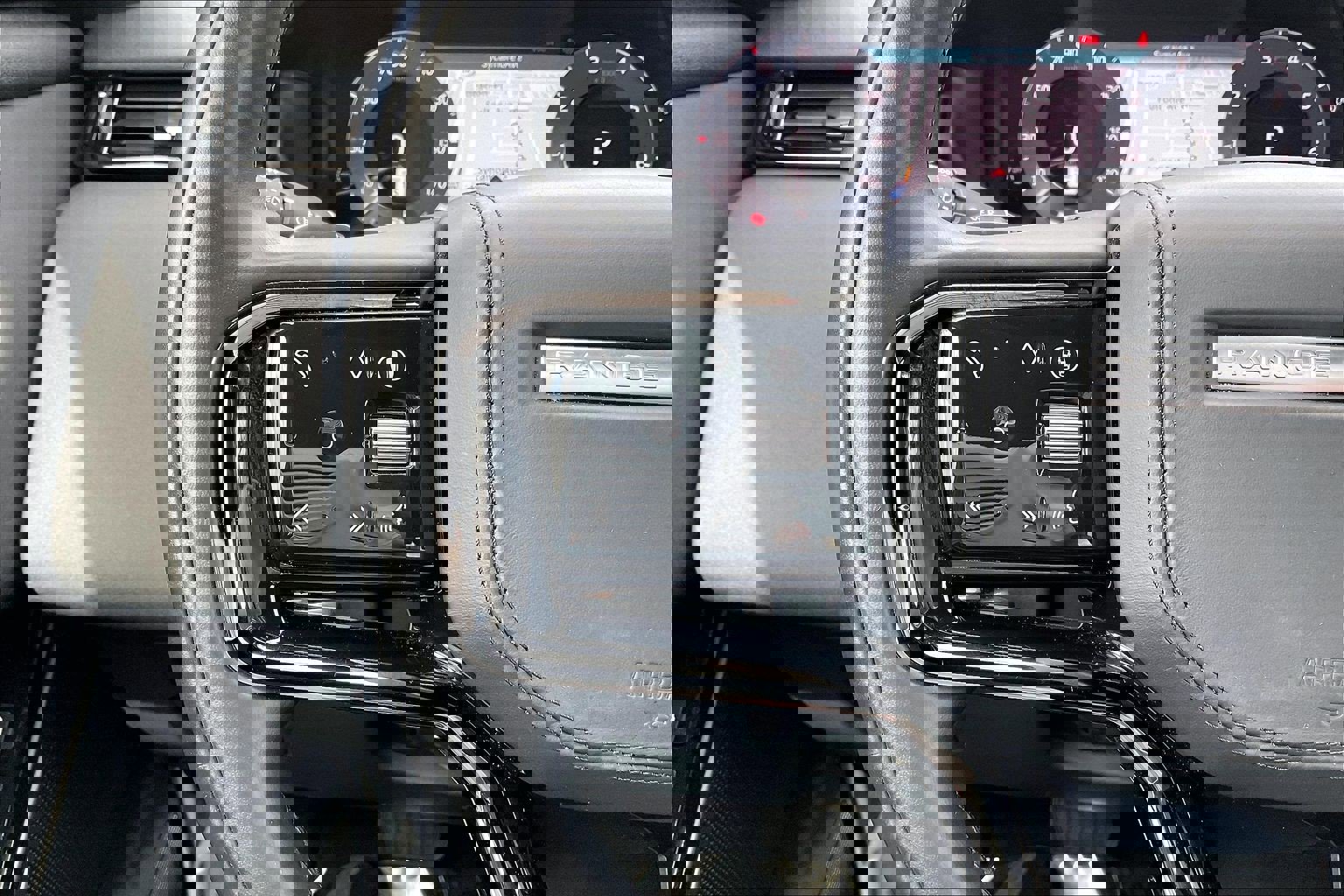 Certified 2025 Land Rover Range Rover Velar S AWD/4WD image 22