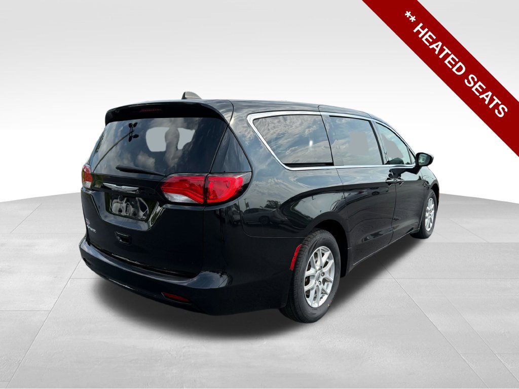 Used 2022 Chrysler Voyager LX FWD image 6