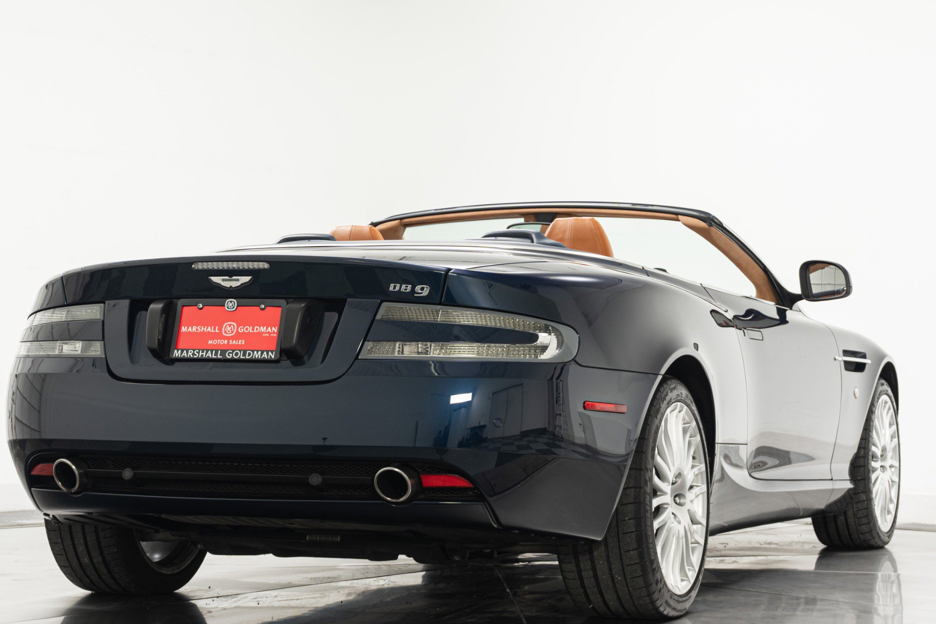 Used 2011 Aston Martin DB9 Volante RWD image 9