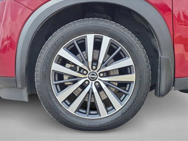 Used 2022 Nissan Pathfinder Platinum w/ Cargo Package AWD/4WD image 22