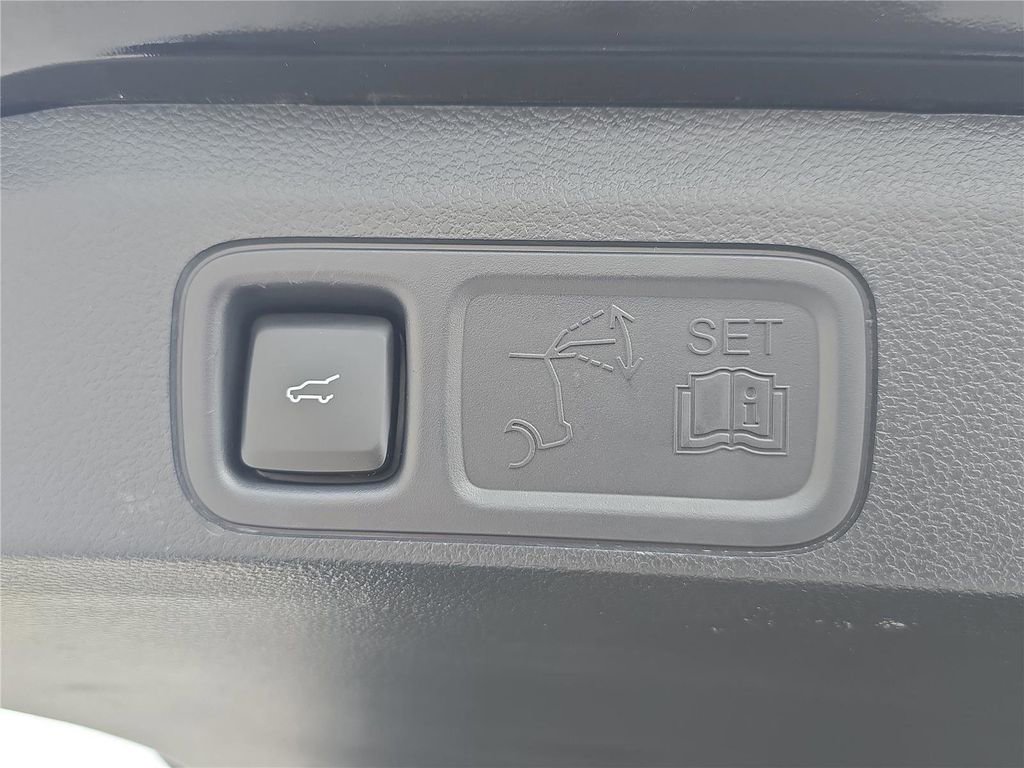 Used 2024 Lincoln Navigator Reserve image 13