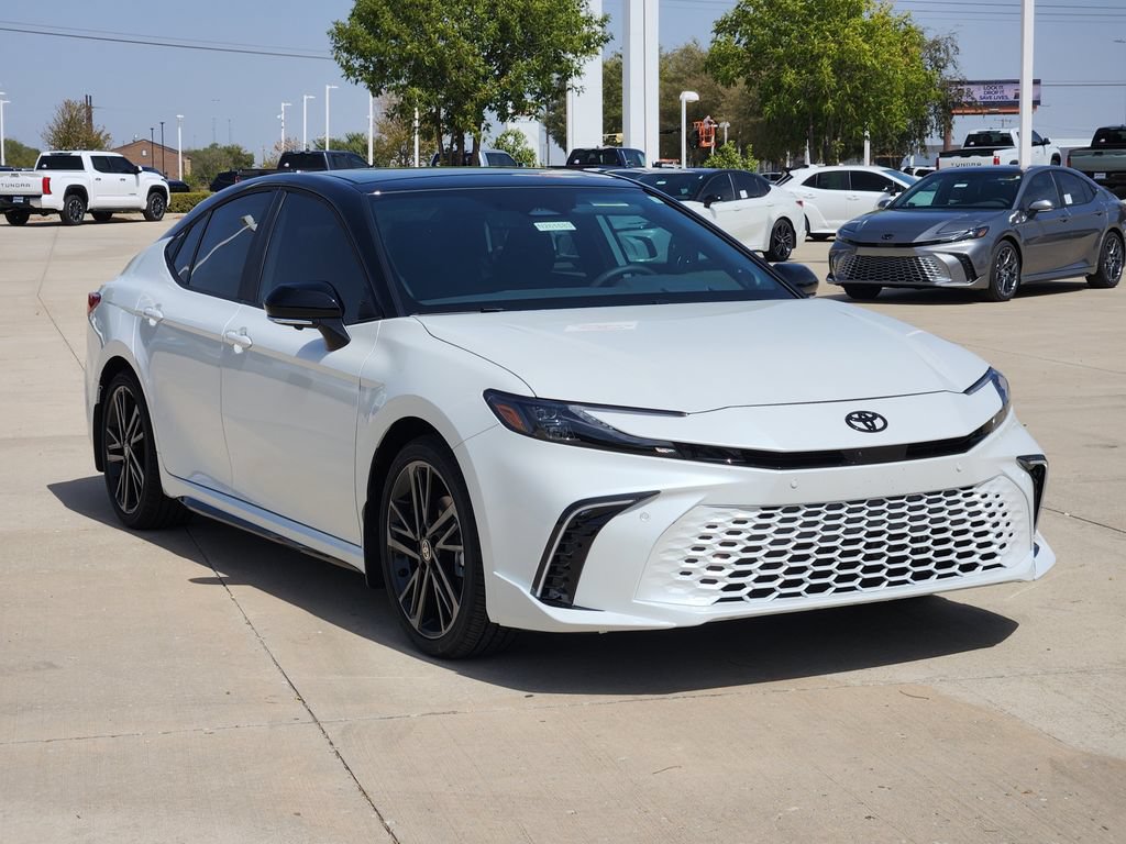 New 2026 Toyota Camry Hybrid FWD image 3