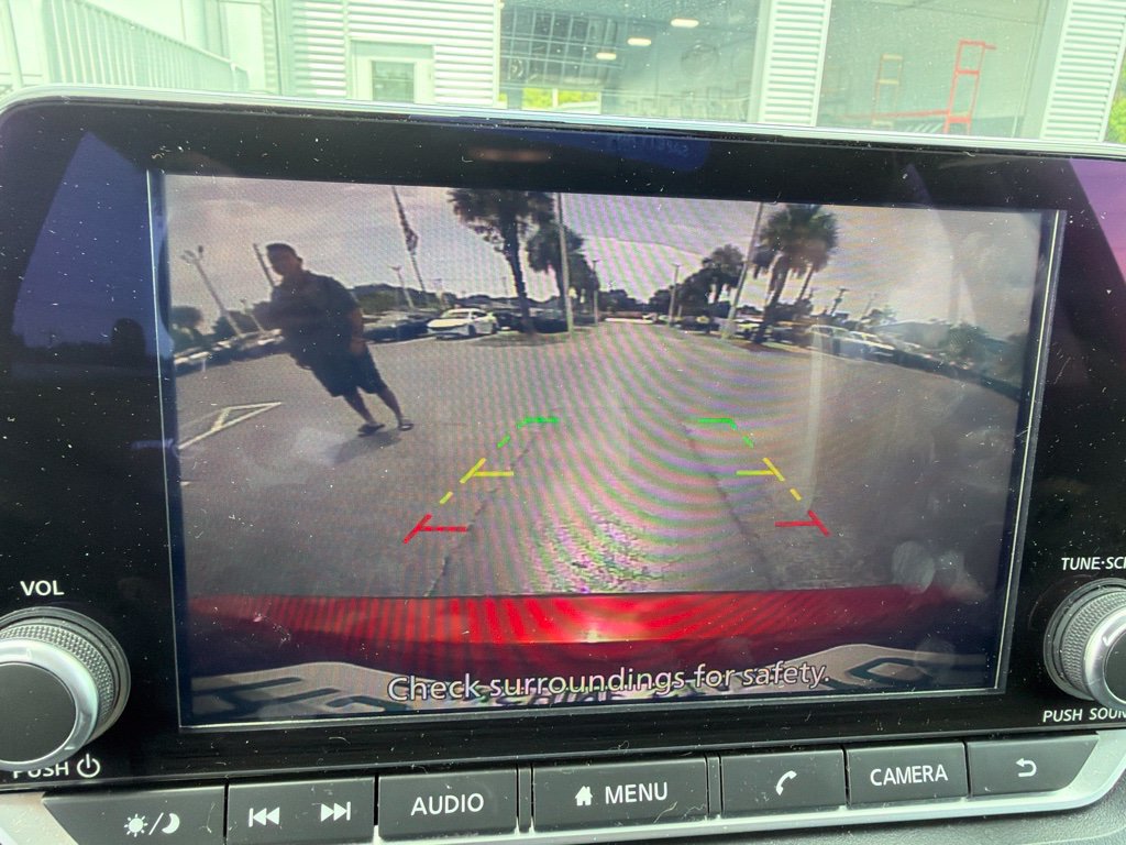 Used 2024 Nissan Rogue S FWD image 4