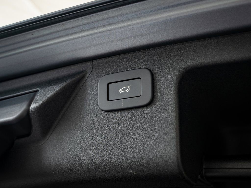 Certified 2025 Land Rover Discovery Sport S AWD/4WD image 18