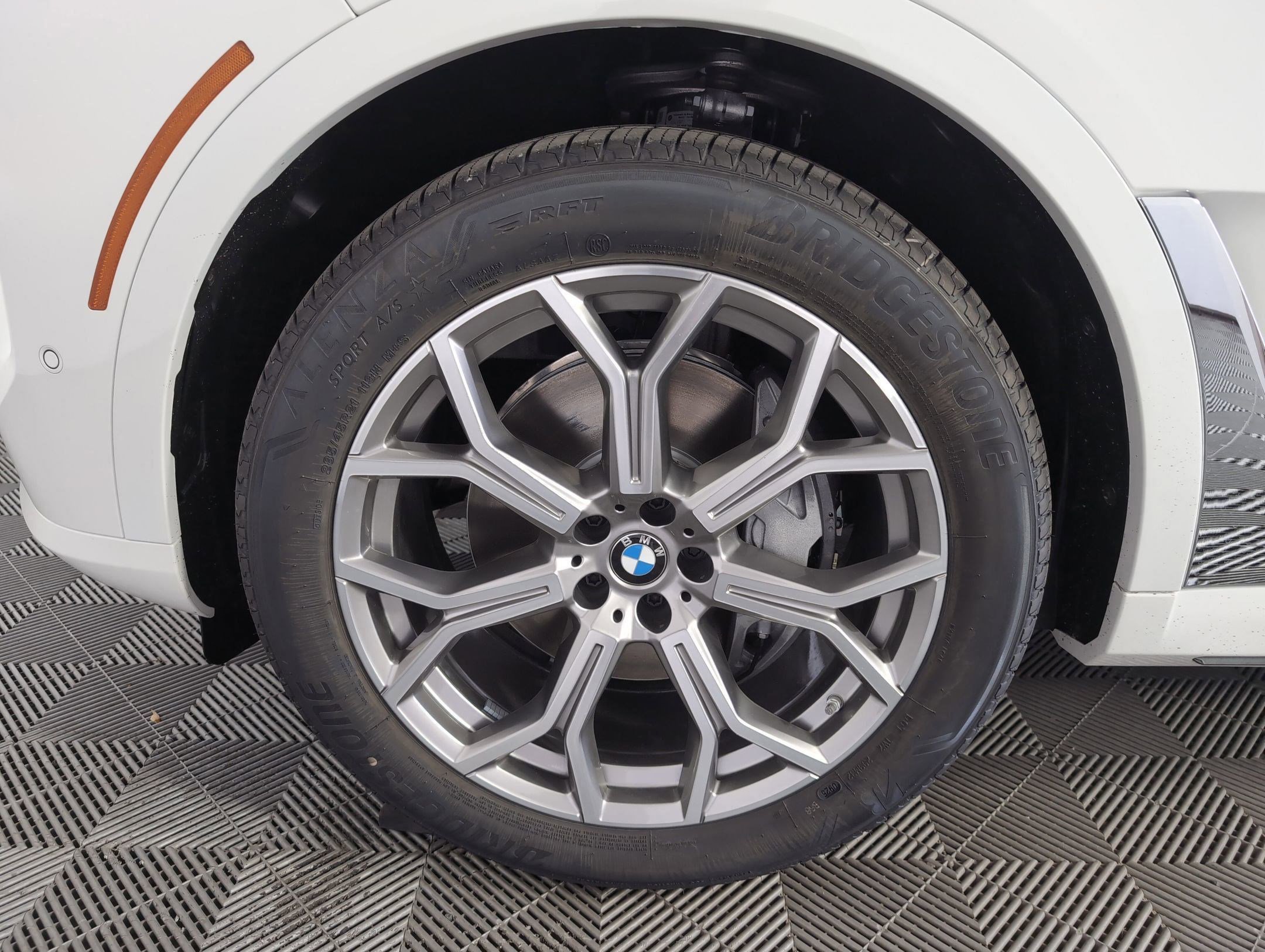 Used 2026 BMW X7 xDrive40i w/ Premium Package image 9