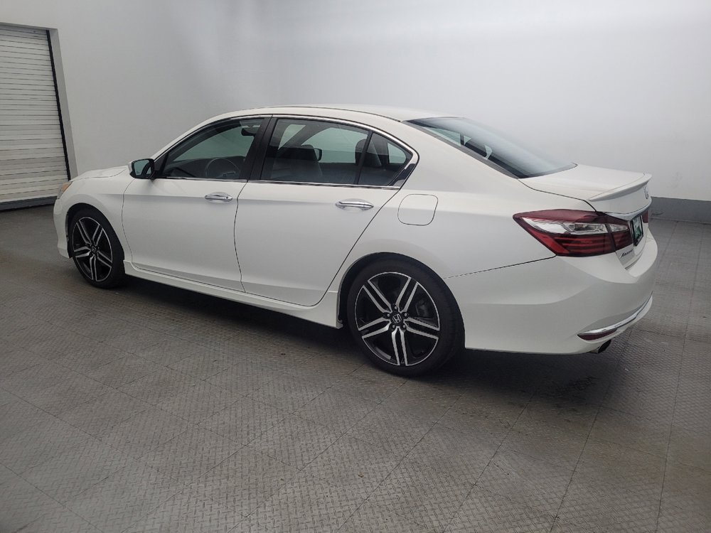 Used 2017 Honda Accord Sport image 3