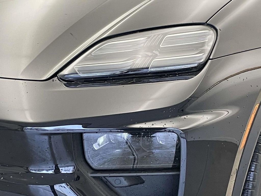 New 2026 Porsche Macan 4 Electric image 15