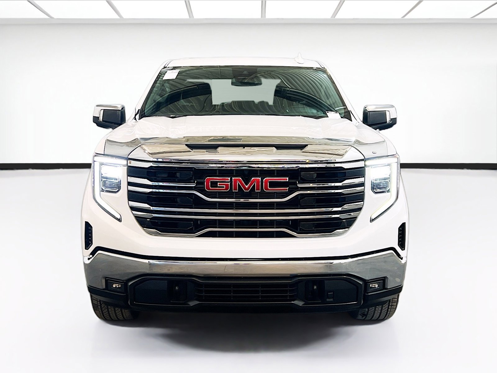 Used 2024 GMC Sierra 1500 SLT w/ SLT Premium Package image 2