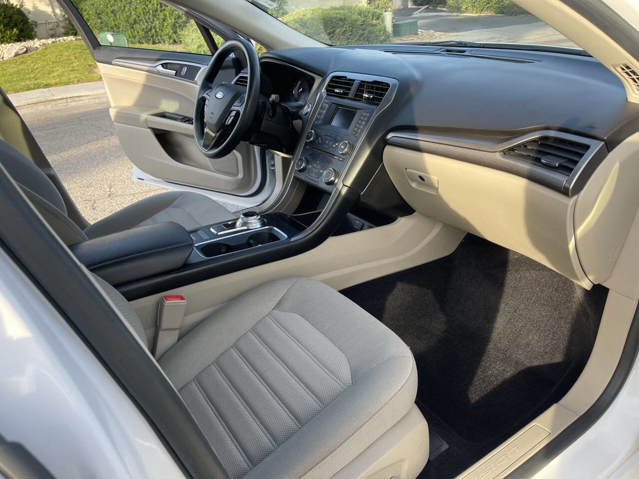 Used 2018 Ford Fusion SE image 18