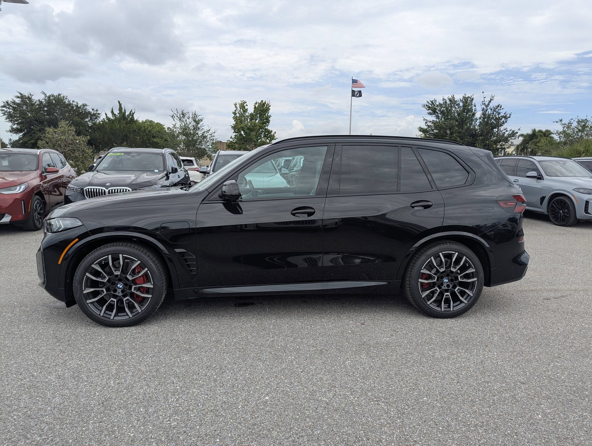 New 2026 BMW X5 xDrive50e w/ M Sport Package AWD/4WD image 4