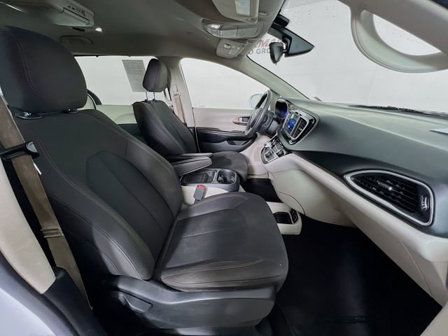 Used 2018 Chrysler Pacifica Touring Plus w/ Tire & Wheel Group image 39
