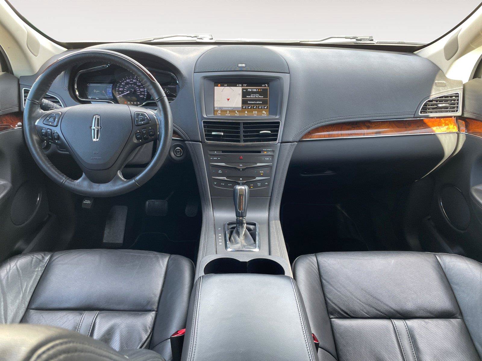 Used 2018 Lincoln MKT AWD image 10