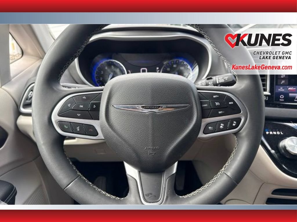 Used 2024 Chrysler Pacifica Touring-L FWD image 25