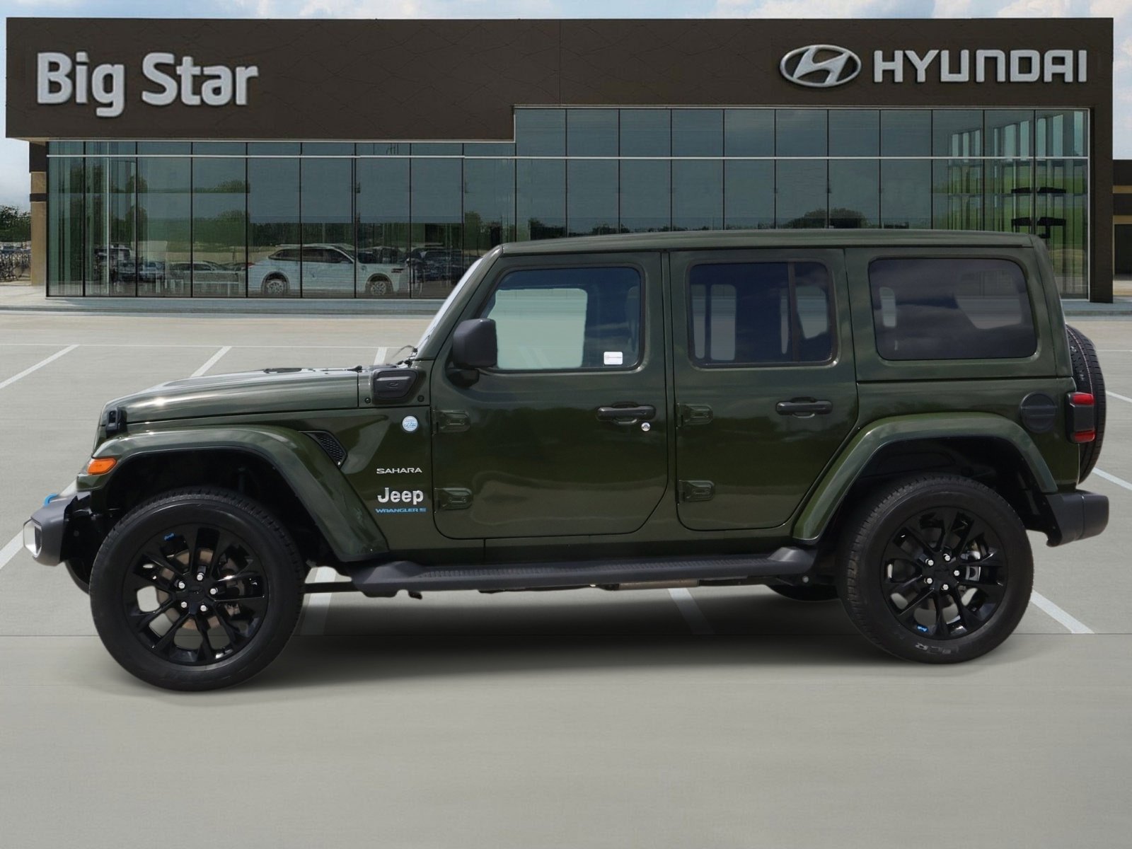 Used 2023 Jeep Wrangler Unlimited Sahara AWD/4WD image 2