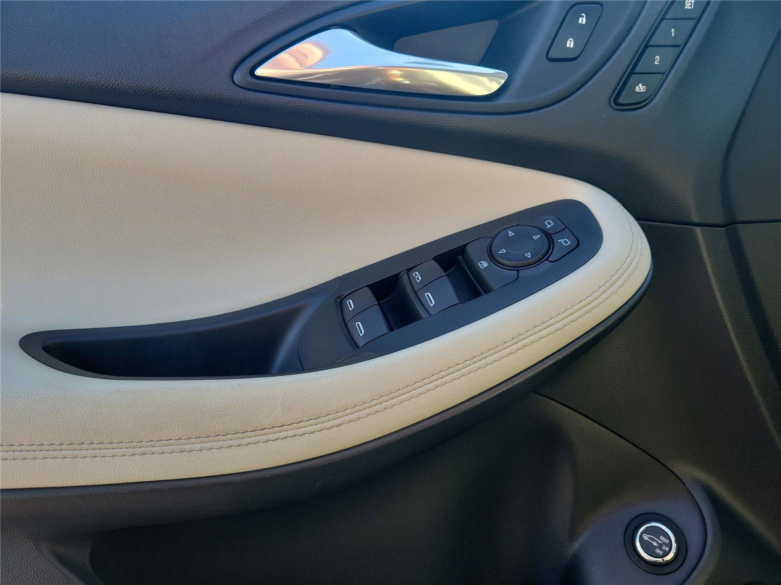 Used 2020 Buick Encore GX Essence w/ Experience Buick Package image 21