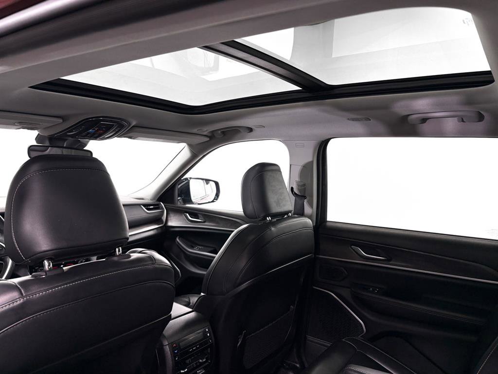 Used 2022 Jeep Grand Cherokee L Limited image 5