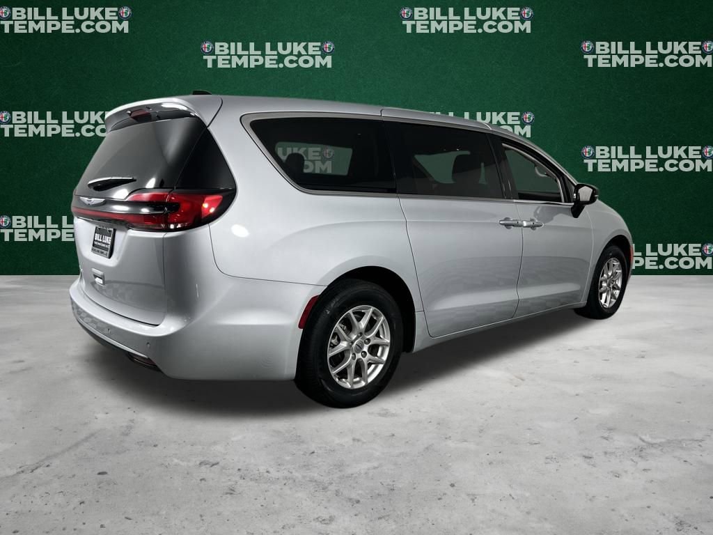 Used 2024 Chrysler Pacifica Touring-L image 7