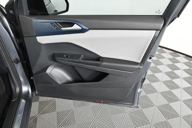 Certified 2023 Volkswagen Taos SE FWD image 9
