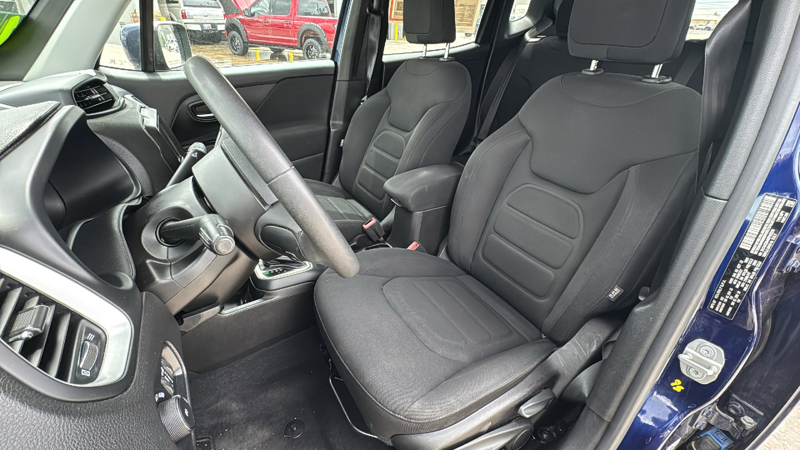 Used 2021 Jeep Renegade Latitude FWD image 13