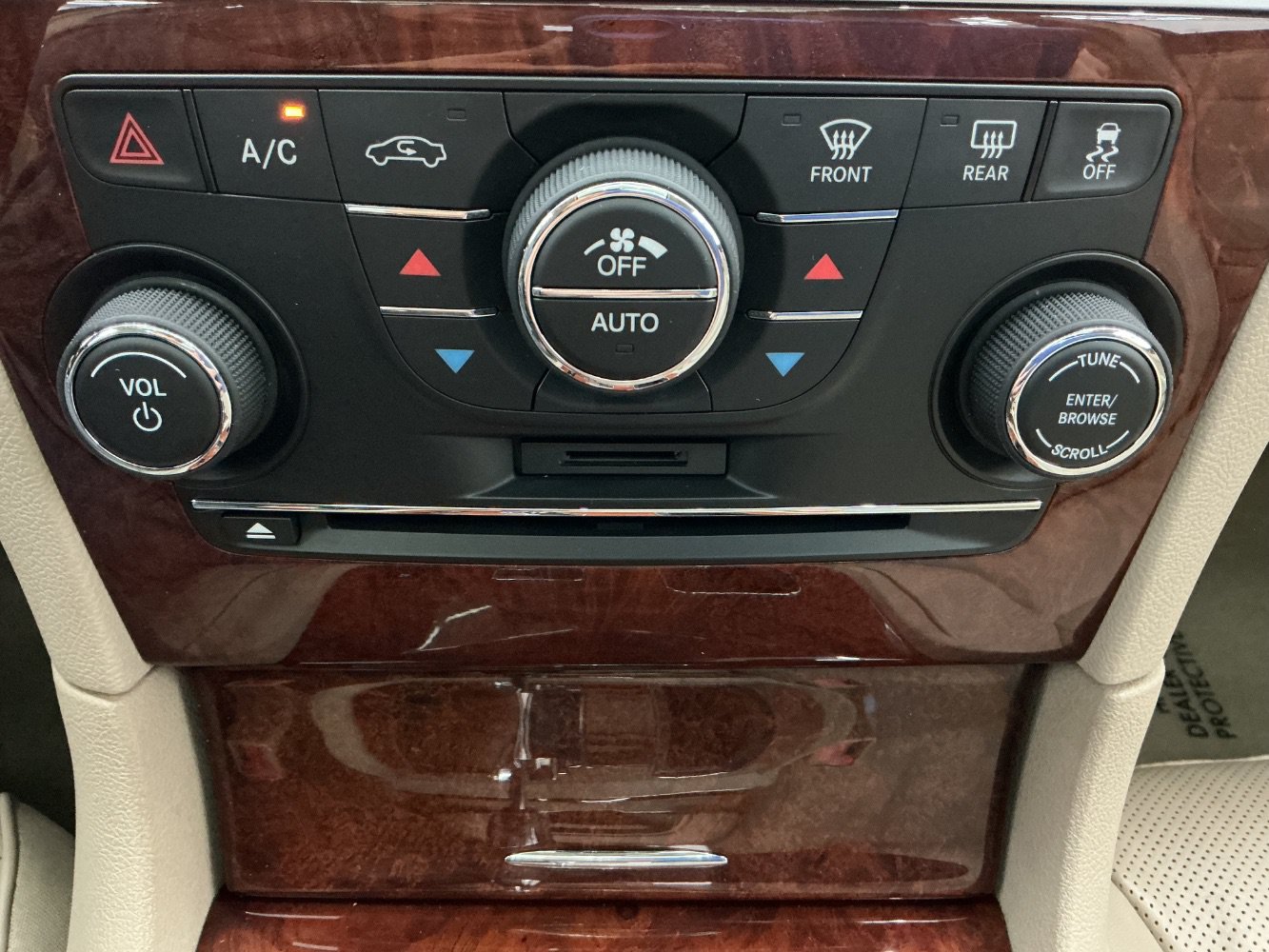 Used 2011 Chrysler 300 C AWD/4WD image 36