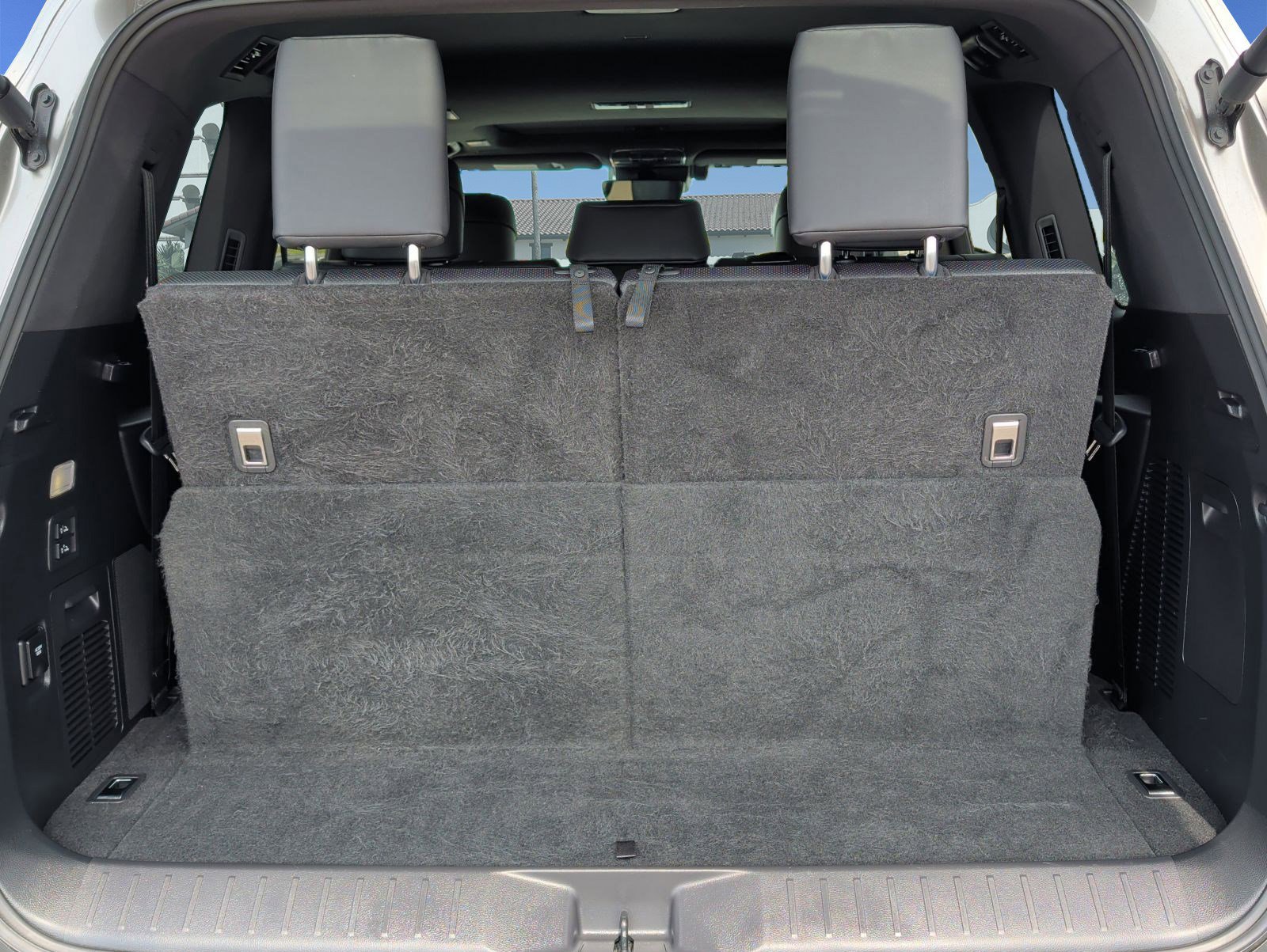 Used 2023 Lexus LX 600 F Sport w/ Accessory Package (Z1) image 27