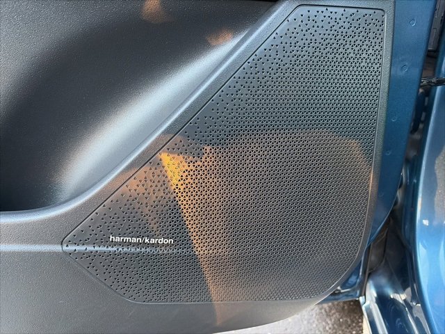 Used 2023 Kia Niro SX image 25