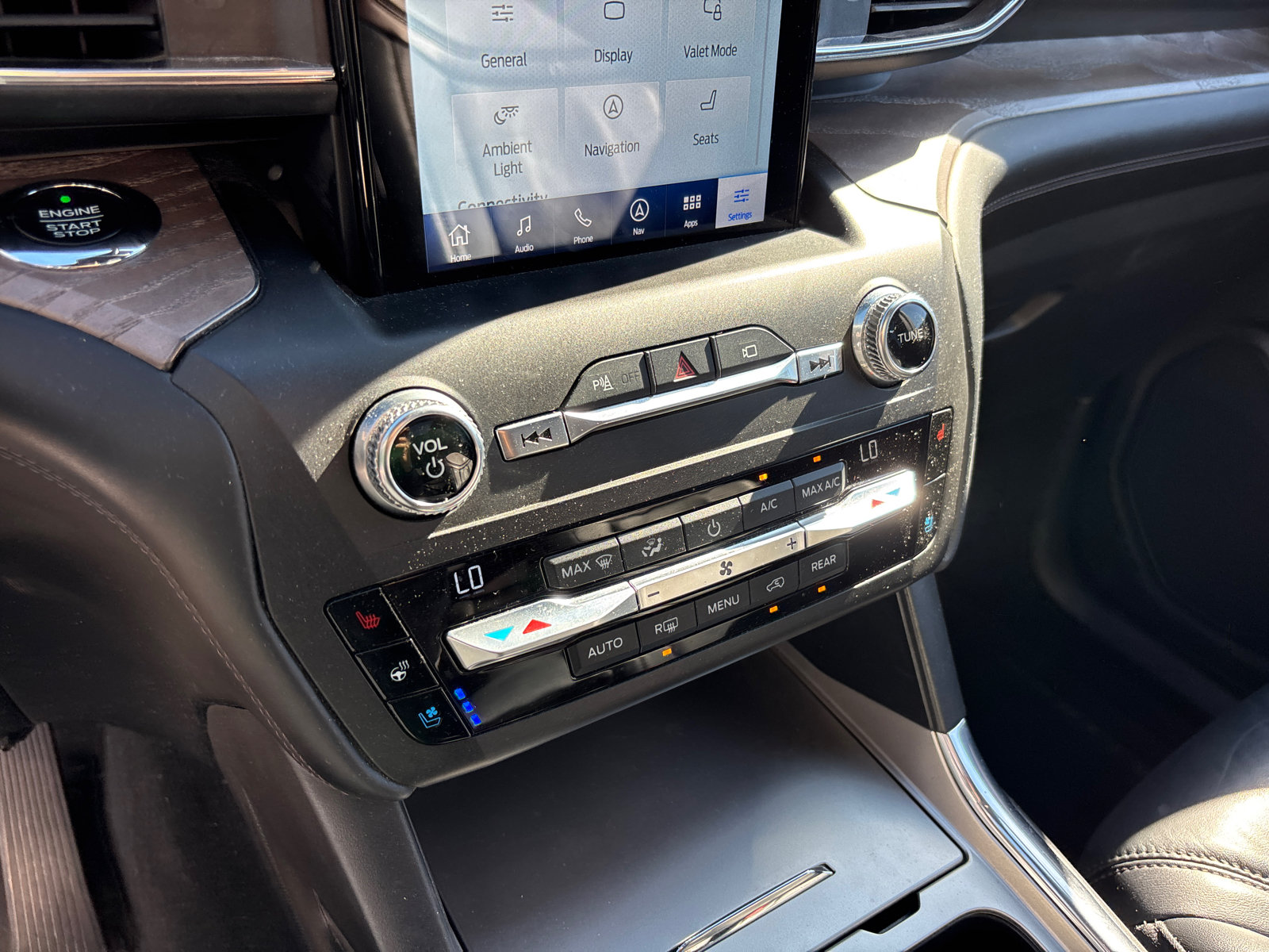 Used 2020 Ford Explorer Platinum w/ Premium Technology Package AWD/4WD image 20