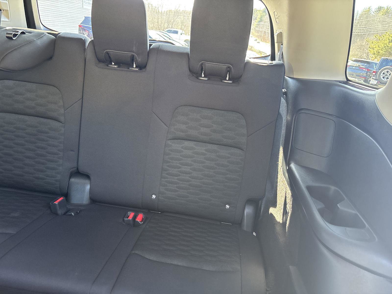 Used 2025 Nissan Pathfinder SV image 21