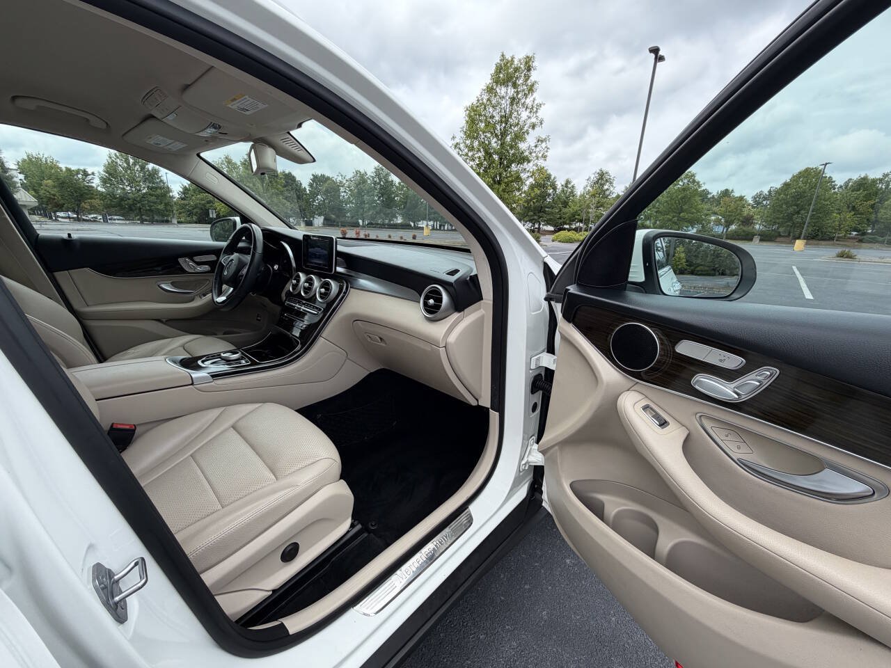 Used 2019 Mercedes-Benz GLC 300 image 21